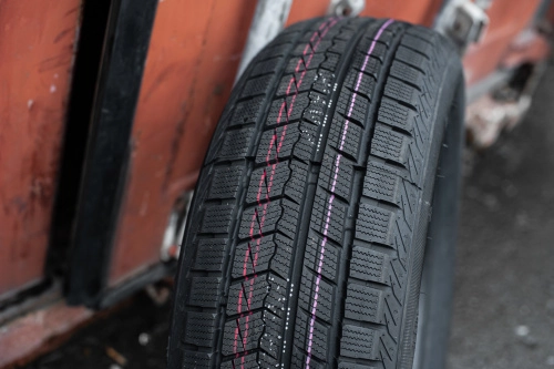 фото протектора и шины ICEPIONEER 868 Шина ZMAX ICEPIONEER 868 185/65 R15 88H