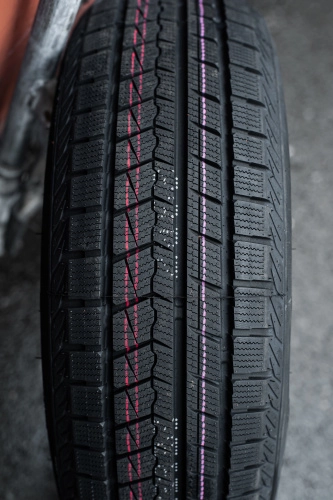 фото протектора и шины ICEPIONEER 868 Шина ZMAX ICEPIONEER 868 185/65 R15 88H