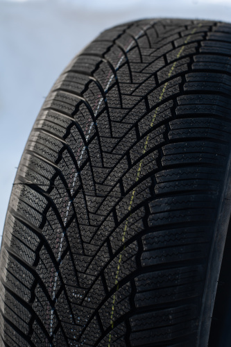 фото протектора и шины WINTERHAWKE I Шина ZMAX WINTERHAWKE I 205/65 R16 95H