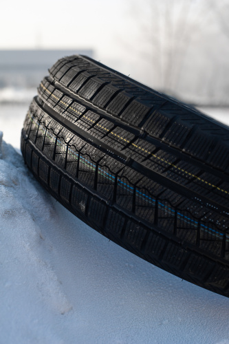 фото протектора и шины ICEPIONEER 868 Шина ZMAX ICEPIONEER 868 225/55 R17 101V