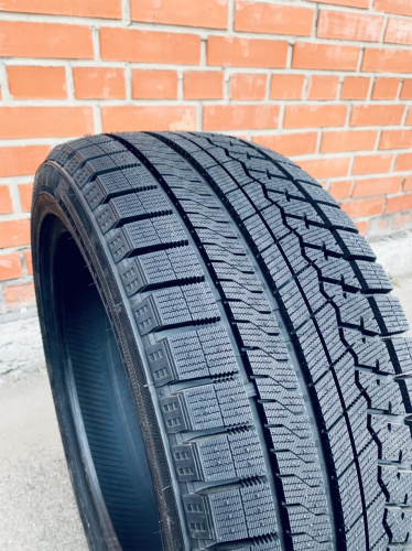 фото протектора и шины Ice Blazer Arctic Шина Sailun Ice Blazer Arctic 225/45 R18 95H